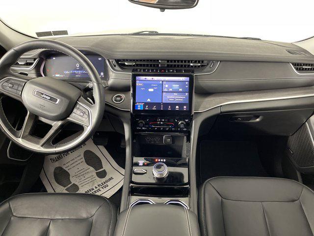 Photo of 2022 Silver Zynith Jeep Grand Cherokee