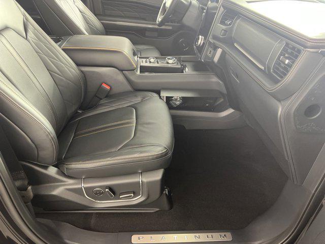 Photo of 2024 Agate Black Metallic Ford Expedition
