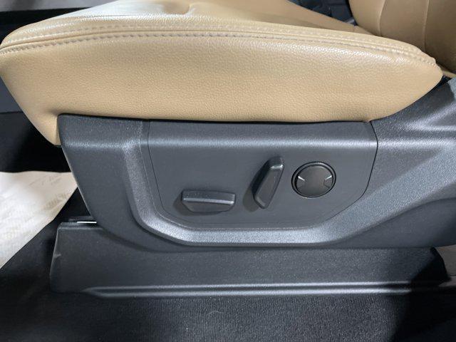 Photo of 2022 Star White Metallic Tri-Coat Ford F-450