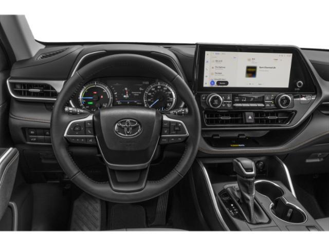 Photo of 2023 Wind Chill Pearl Toyota Highlander Hybrid