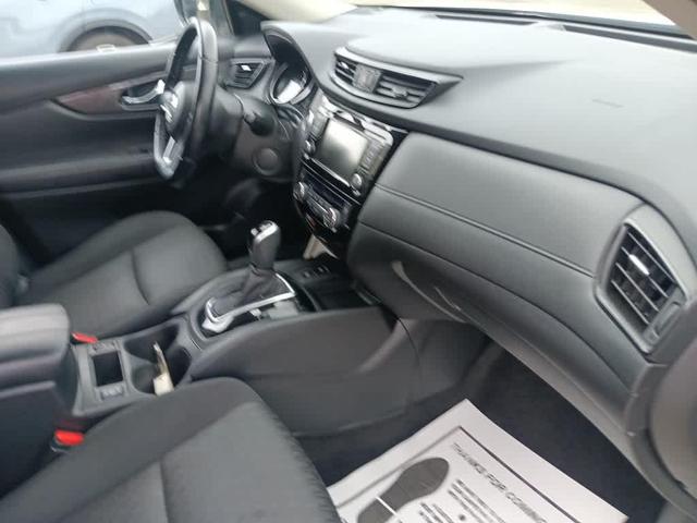 Photo of 2020 Pearl White Tricoat Nissan Rogue