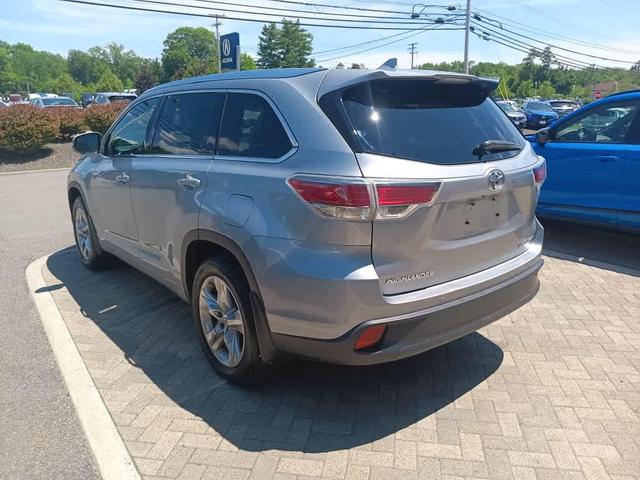 Photo of 2015 Silver Sky Metallic Toyota Highlander