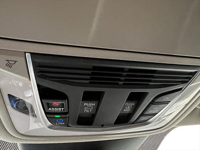 Photo of 2024 Platinum White Pearl Acura MDX