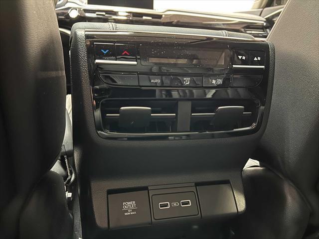 Photo of 2024 Platinum White Pearl Acura MDX