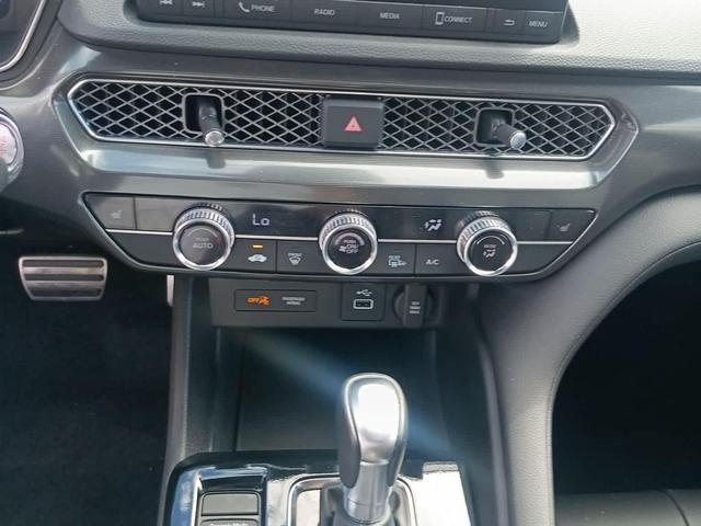 Photo of 2025 Platinum White Pearl Acura Integra