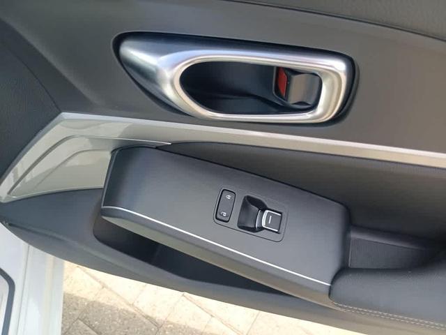 Photo of 2025 Platinum White Pearl Acura Integra