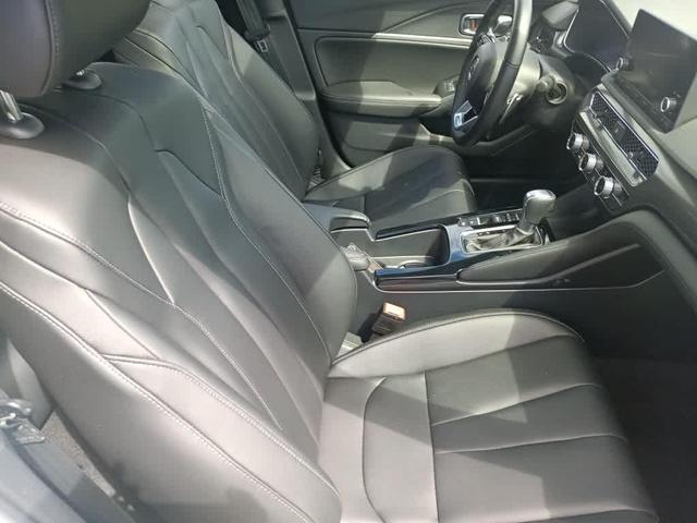 Photo of 2025 Platinum White Pearl Acura Integra