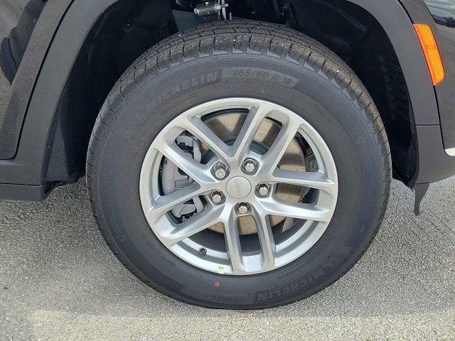 Photo of 2025 Diamond Black Crystal Pearlcoat Jeep Grand Cherokee L