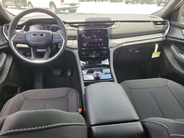 Photo of 2025 Diamond Black Crystal Pearlcoat Jeep Grand Cherokee L