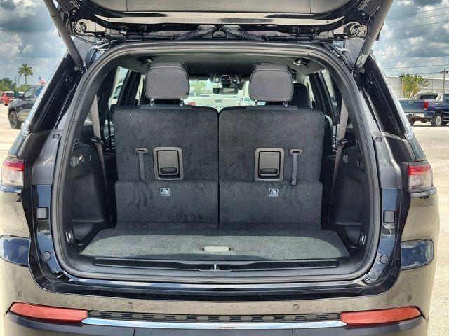 Photo of 2025 Diamond Black Crystal Pearlcoat Jeep Grand Cherokee L