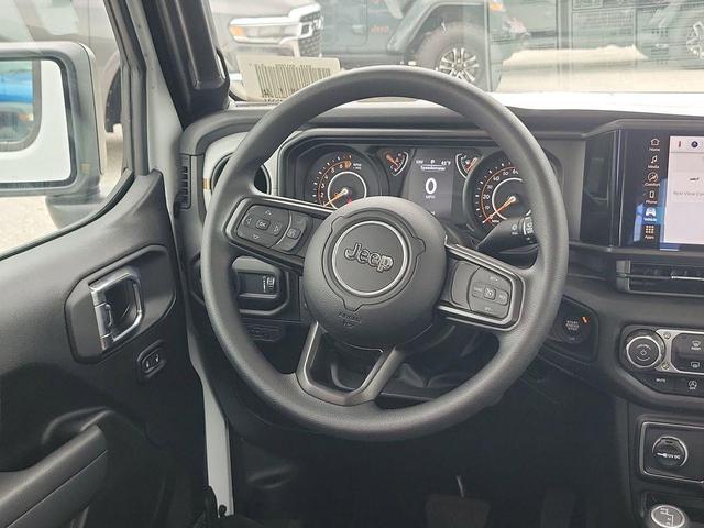 Photo of 2025 Bright White Clearcoat Jeep Gladiator
