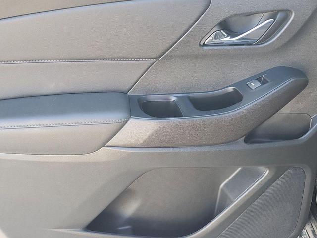 Photo of 2023 Mosaic Black Metallic Chevrolet Traverse
