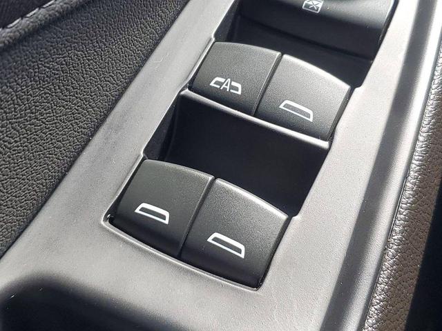 Photo of 2023 Mosaic Black Metallic Chevrolet Traverse
