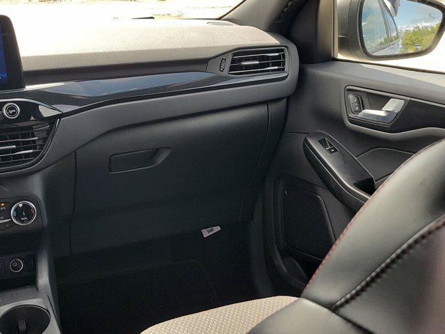 Photo of 2023 Iconic Silver Metallic Ford Escape
