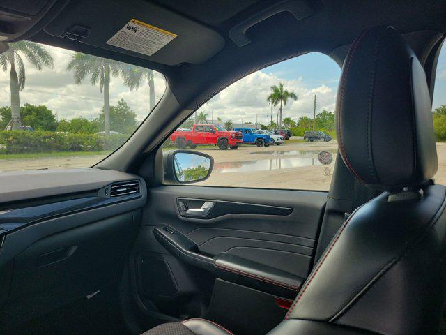Photo of 2023 Iconic Silver Metallic Ford Escape