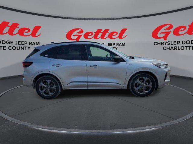 Photo of 2023 Iconic Silver Metallic Ford Escape