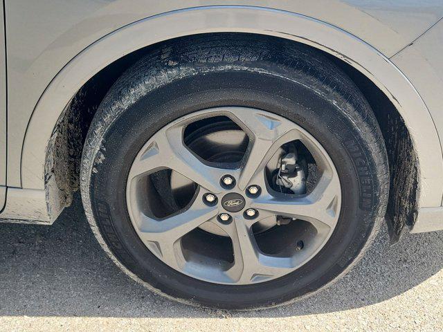 Photo of 2023 Iconic Silver Metallic Ford Escape