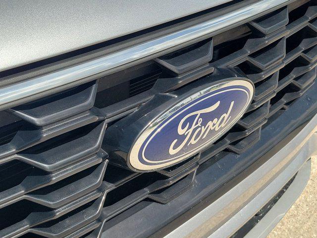 Photo of 2023 Iconic Silver Metallic Ford Escape