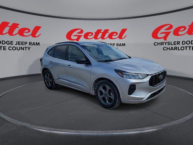 Photo of 2023 Iconic Silver Metallic Ford Escape