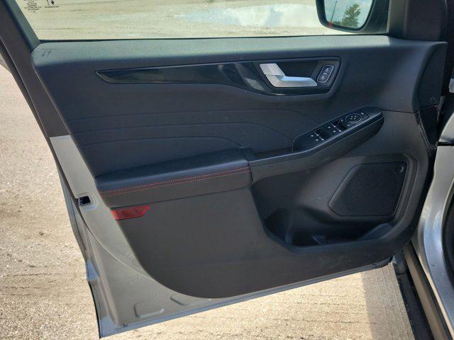 Photo of 2023 Iconic Silver Metallic Ford Escape