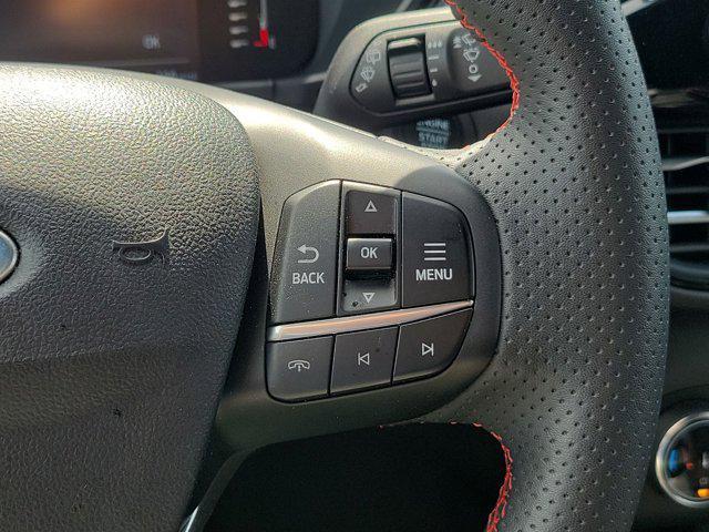 Photo of 2023 Iconic Silver Metallic Ford Escape