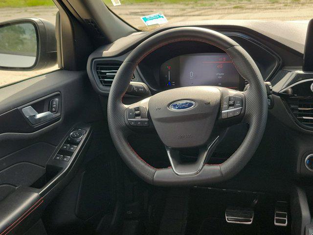 Photo of 2023 Iconic Silver Metallic Ford Escape