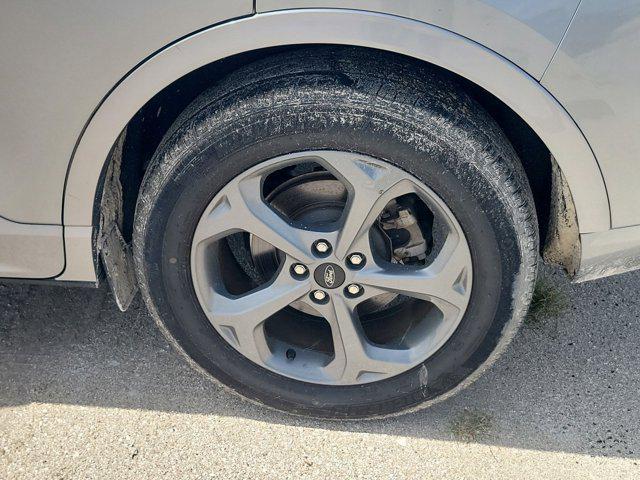 Photo of 2023 Iconic Silver Metallic Ford Escape