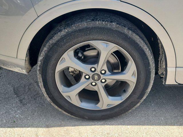 Photo of 2023 Iconic Silver Metallic Ford Escape