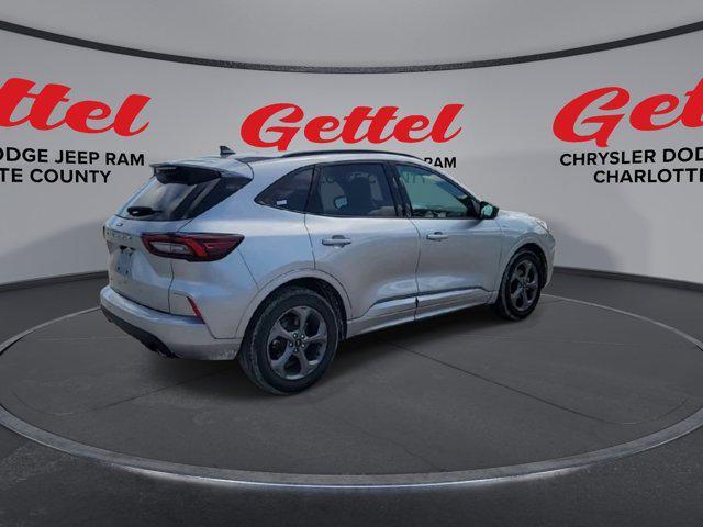 Photo of 2023 Iconic Silver Metallic Ford Escape