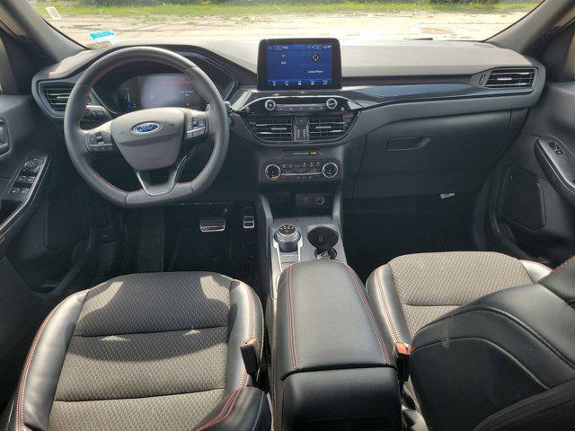 Photo of 2023 Iconic Silver Metallic Ford Escape