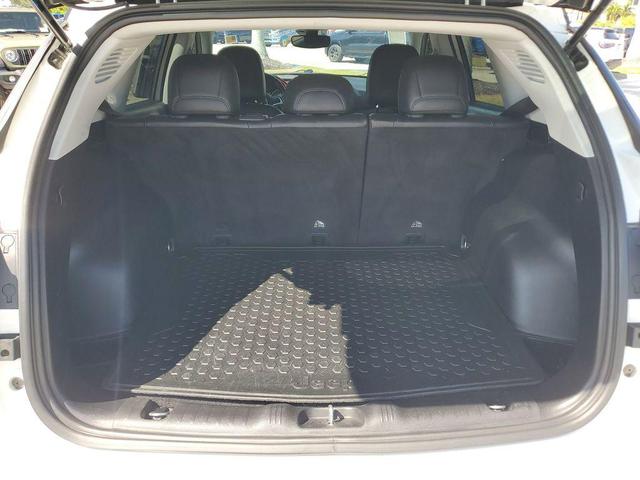 Photo of 2021 White Clearcoat Jeep Compass