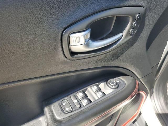 Photo of 2021 White Clearcoat Jeep Compass