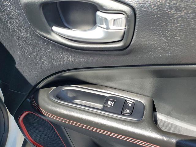 Photo of 2021 White Clearcoat Jeep Compass