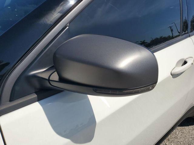 Photo of 2021 White Clearcoat Jeep Compass