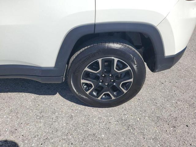 Photo of 2021 White Clearcoat Jeep Compass