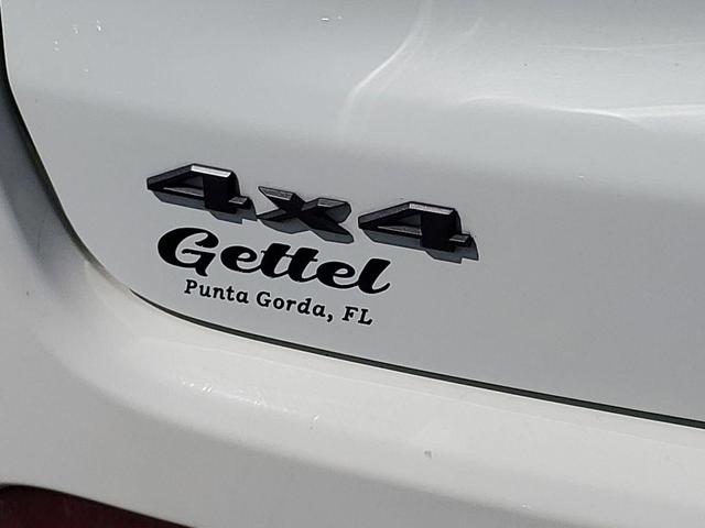 Photo of 2021 White Clearcoat Jeep Compass