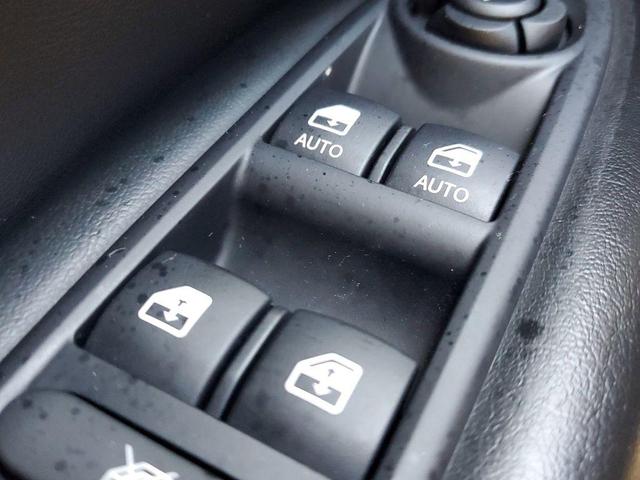 Photo of 2021 White Clearcoat Jeep Compass