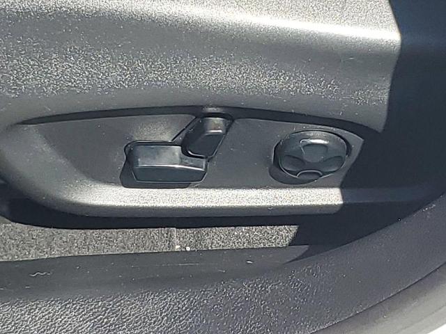 Photo of 2021 White Clearcoat Jeep Compass