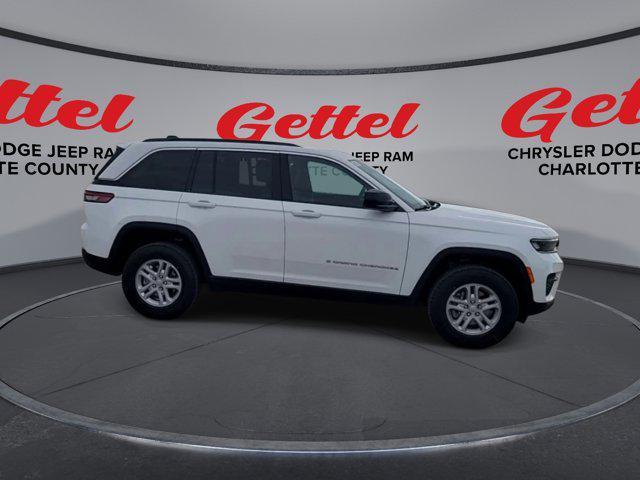 Photo of 2025 Bright White Clearcoat Jeep Grand Cherokee