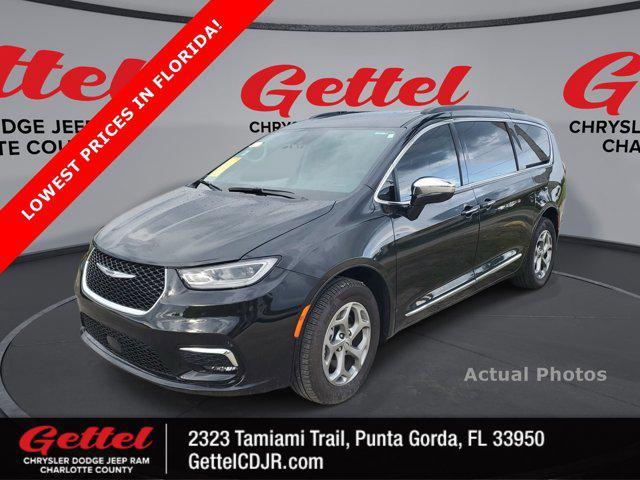 Photo of 2023 Brilliant Black Crystal Pearlcoat Chrysler Pacifica