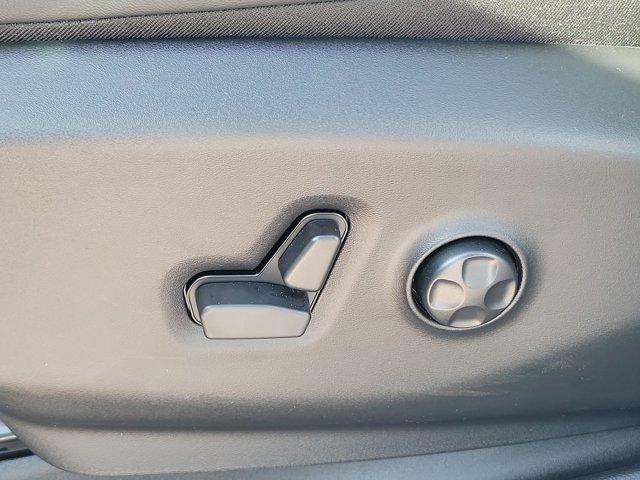 Photo of 2025 Bright White Clearcoat Chrysler Pacifica