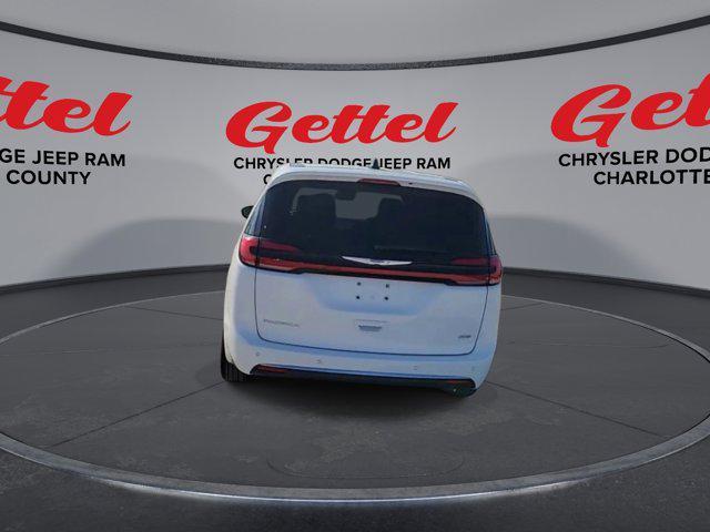 Photo of 2025 Bright White Clearcoat Chrysler Pacifica