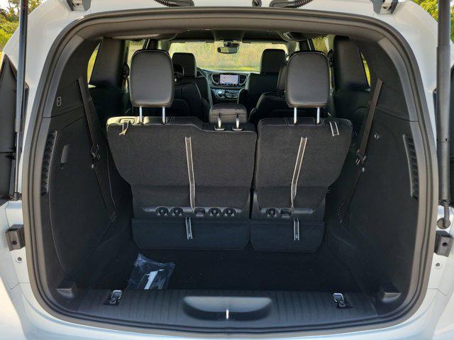 Photo of 2025 Bright White Clearcoat Chrysler Pacifica