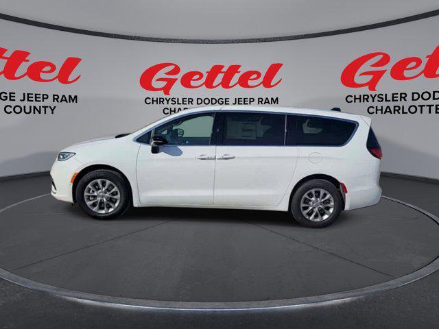 Photo of 2025 Bright White Clearcoat Chrysler Pacifica