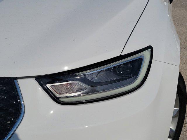 Photo of 2025 Bright White Clearcoat Chrysler Pacifica