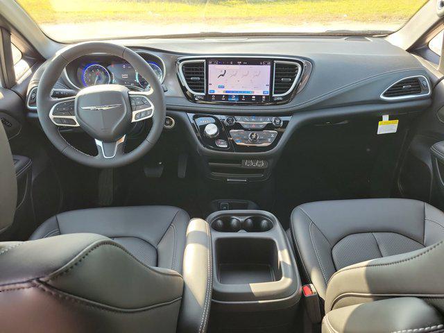Photo of 2025 Bright White Clearcoat Chrysler Pacifica