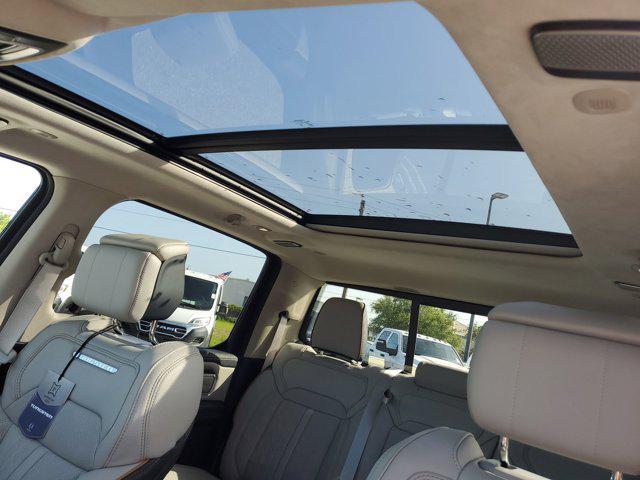Photo of 2025 Ivory White Tri-Coat Pearlcoat RAM 1500