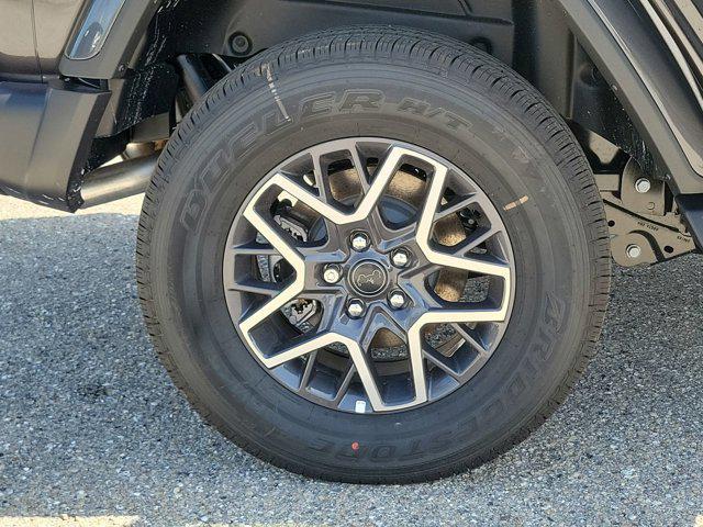 Photo of 2025 Granite Crystal Metallic Clearcoat Jeep Wrangler
