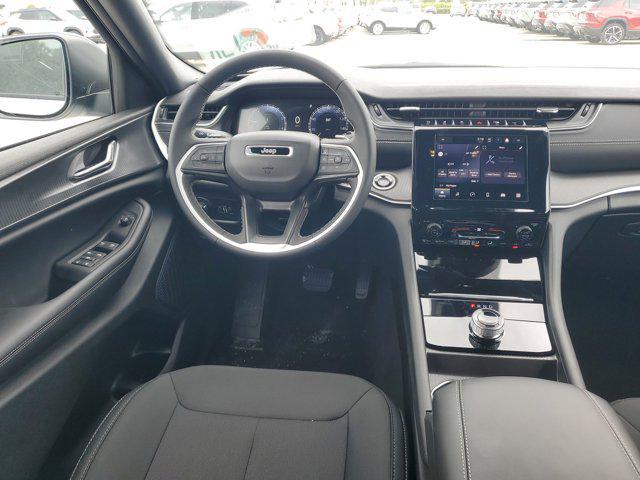 Photo of 2025 Bright White Clearcoat Jeep Grand Cherokee L