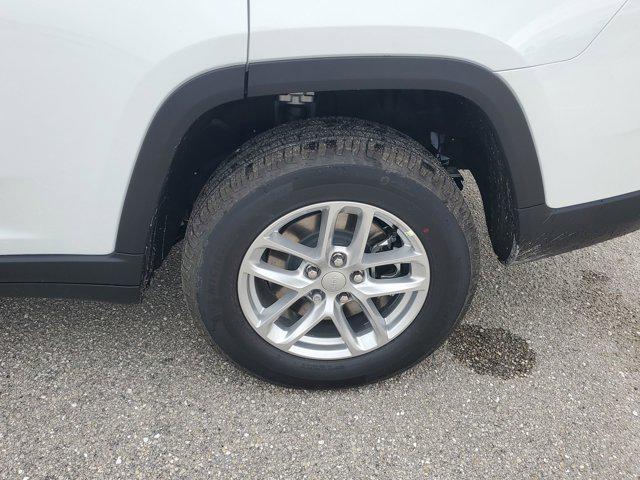 Photo of 2025 Bright White Clearcoat Jeep Grand Cherokee L